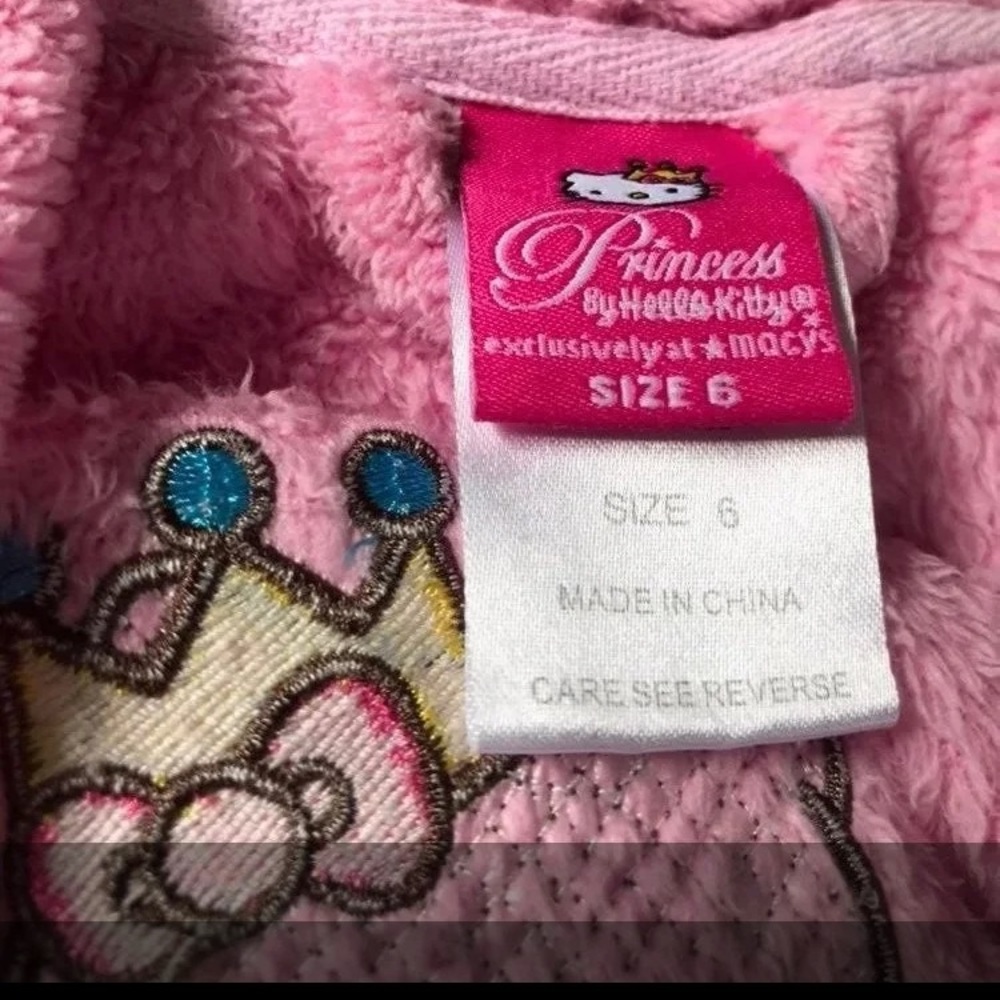 Hello Kitty Princess Robe - Picture 8 of 12
